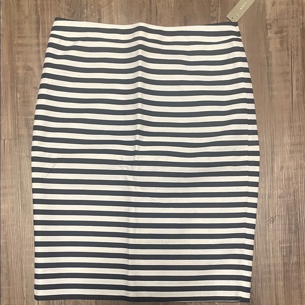 J. CREW NAVY STRIPED SKIRT SIZE 6